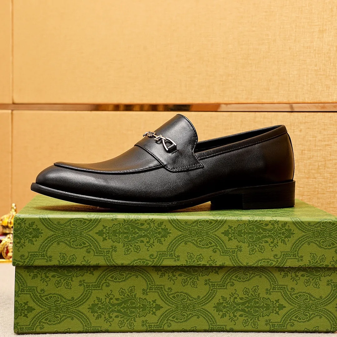Men's shoes 💰400 💐 Product trademark: GUCCI "Gucci" casual leather shoes Regular size: 39-44 (38.45.46🉑️Customized) Product materials: Selected imported first-layer calfskin upper + luxury hardware buckle, imported 🐑 sheepskin lining. Strong three-dimensional visual effect, original combination outsole Color: 1⃣️color optional